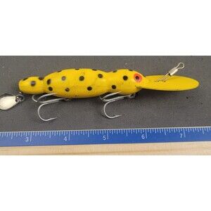 U2802 F WHOPPER STOPPER HELLBENDER FISHING LURE